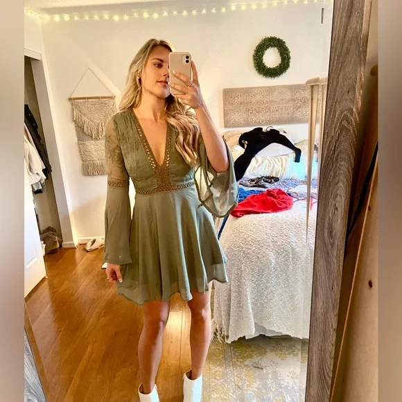 Selfie Leslie | Dresses | Selfie Leslie Green Lace Embroider Detail Dress |  Poshmark